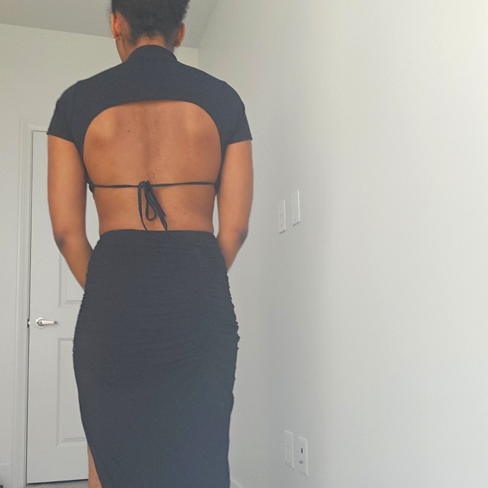 Cotton On l Black Backless Mock Neck Crop Tee